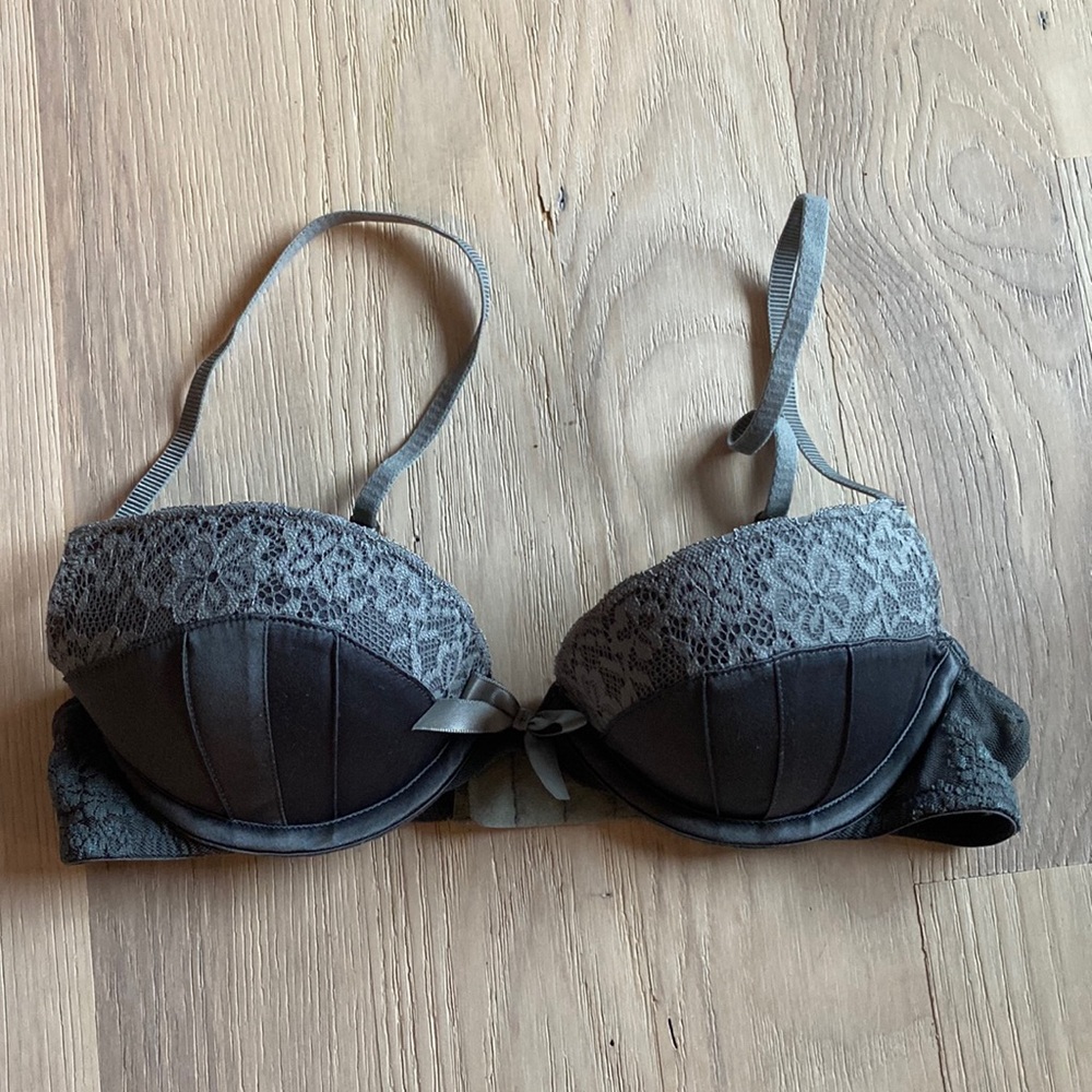 Gilly Hicks bra
